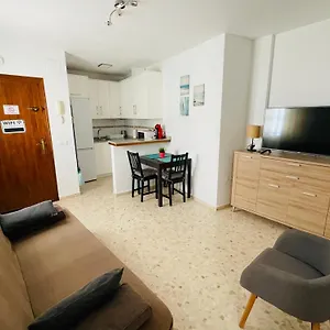  Apartamento Junto A La Playa En El Centro De Conil, Con Aire Acondicionado Y Wifi